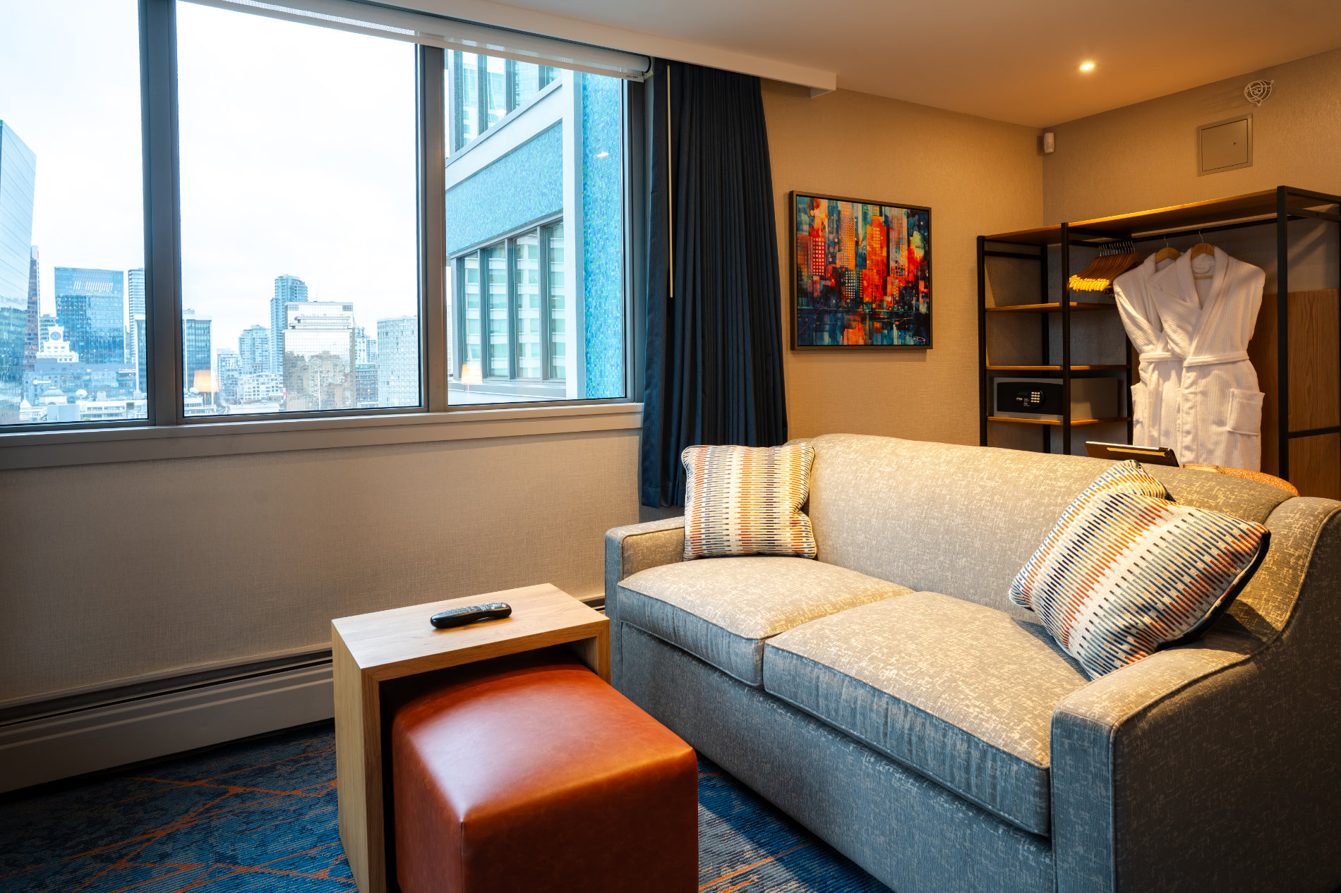 Standard King - sitting area