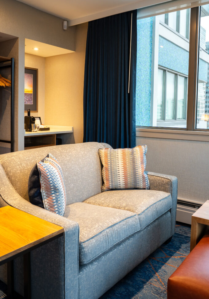 Standard Queen - view of sitting area