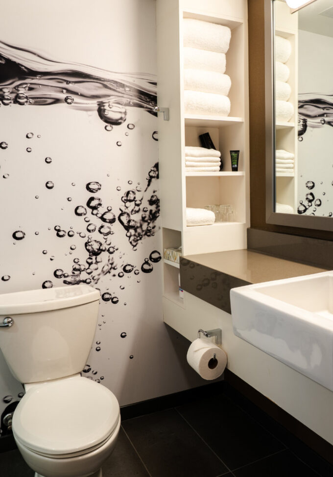 Standard Two Queen Room - bathroom