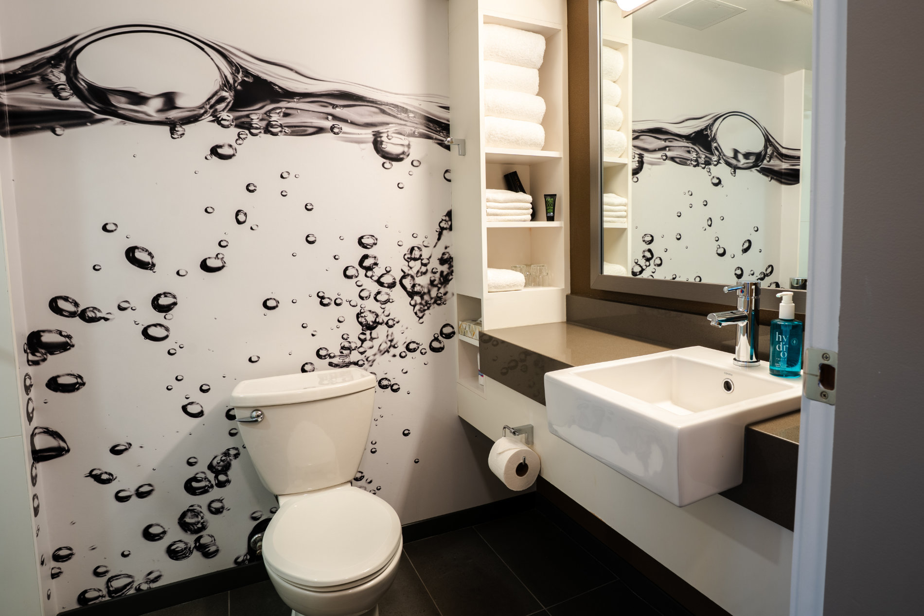 Standard Two Queen Room - bathroom
