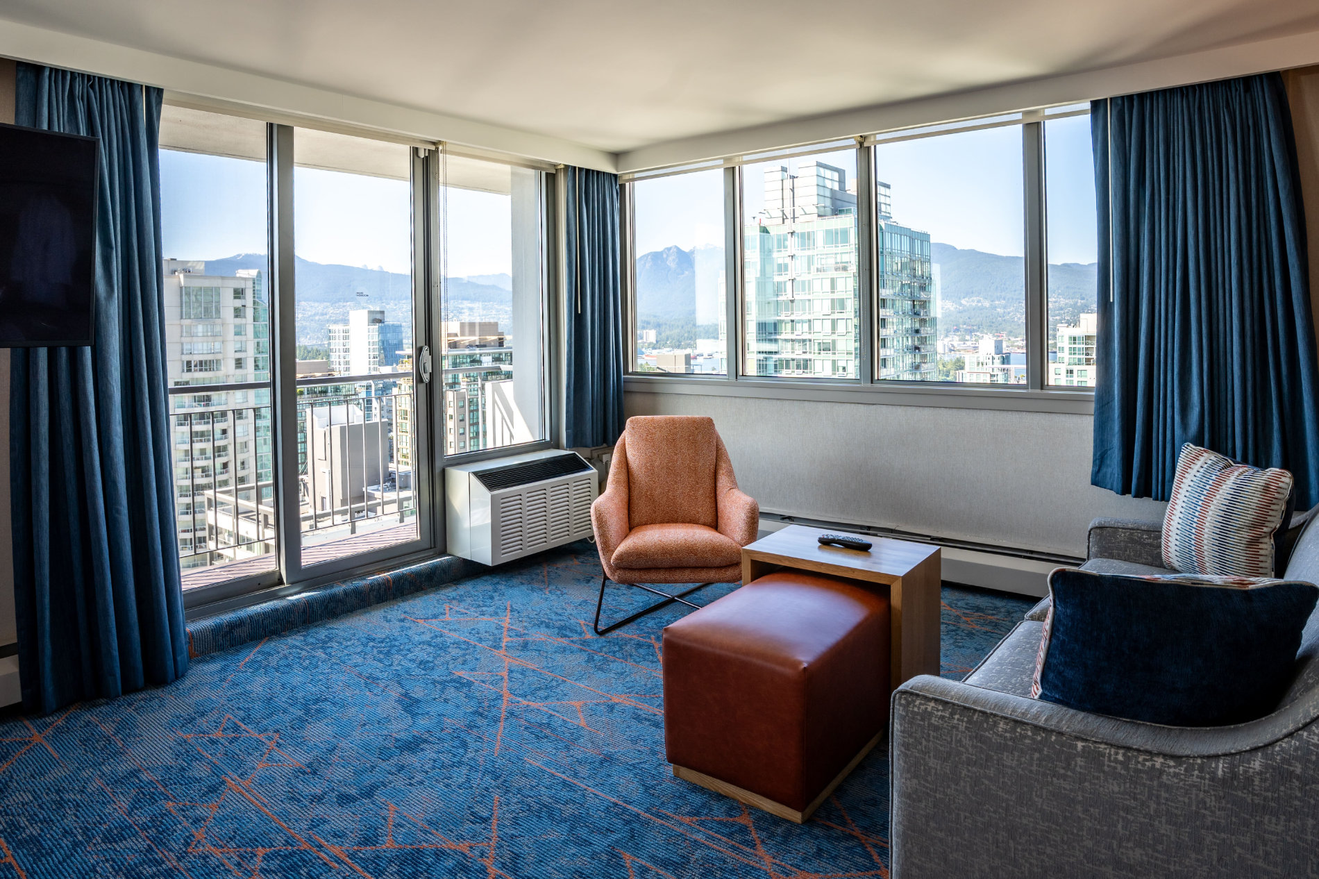Executive King - sitting area