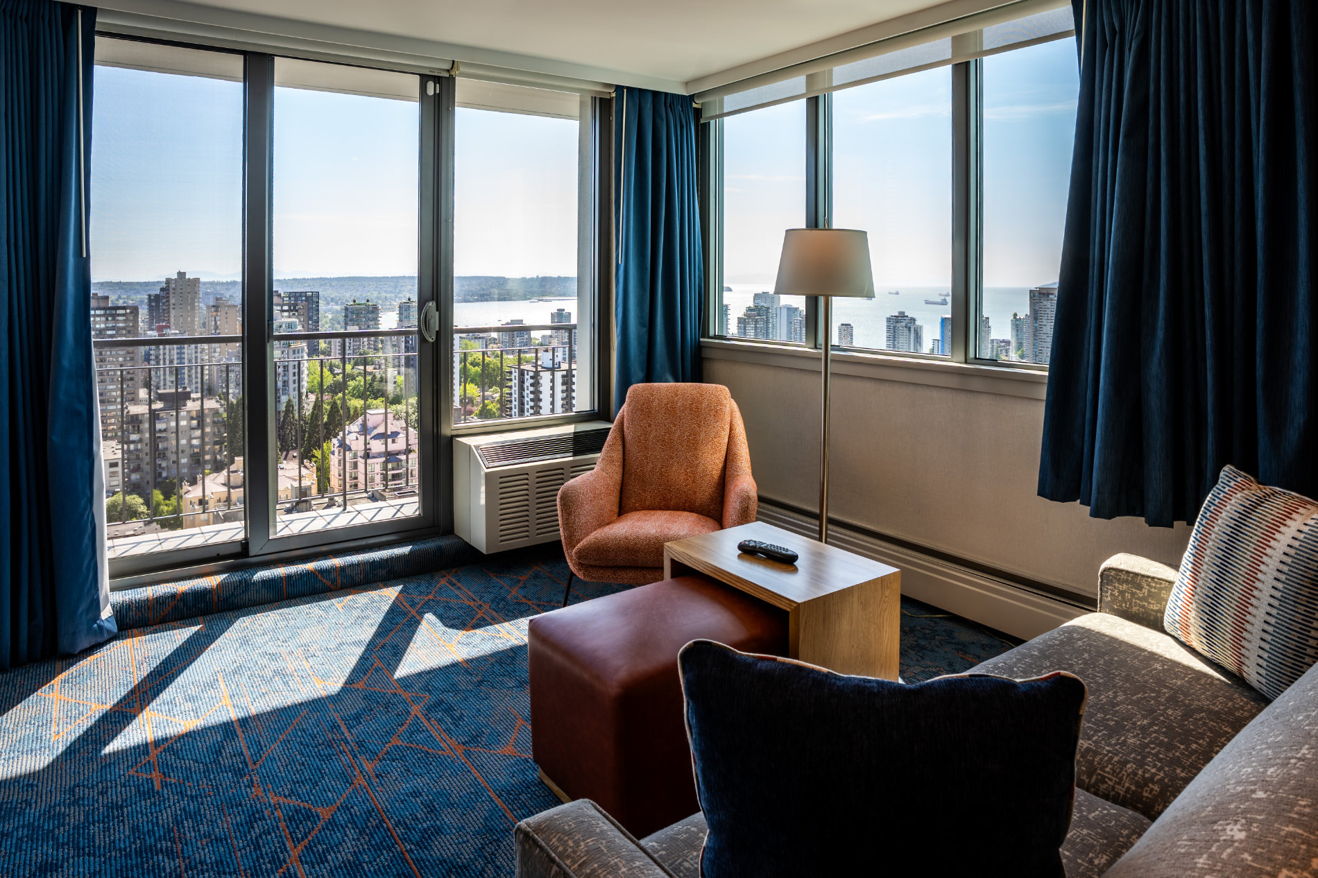 Superior King Plus Waterview Living Room