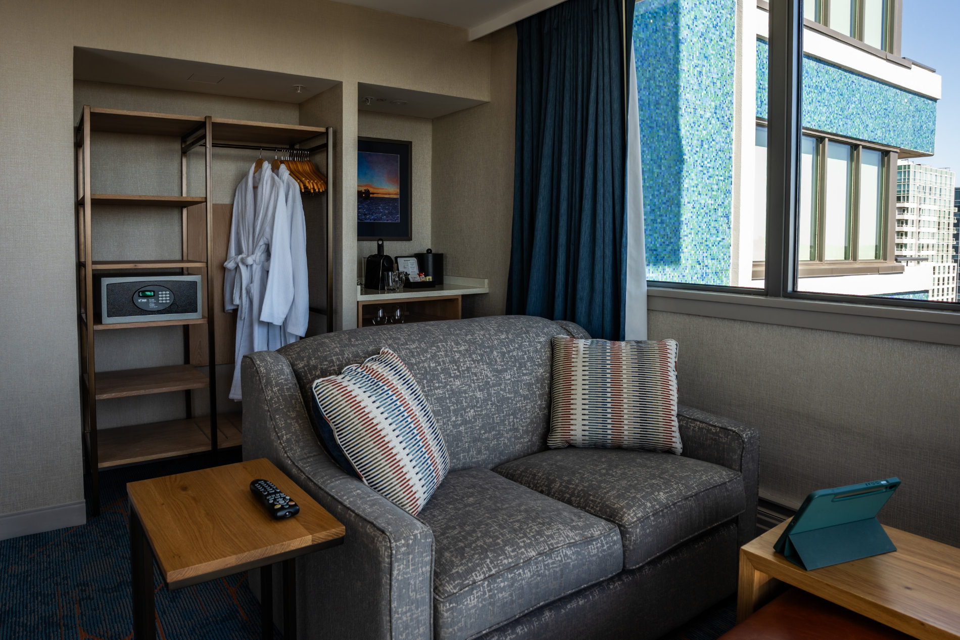 King Water View - Seating Area