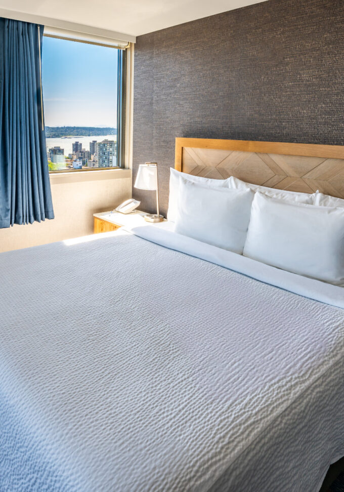 King Water View - Bed