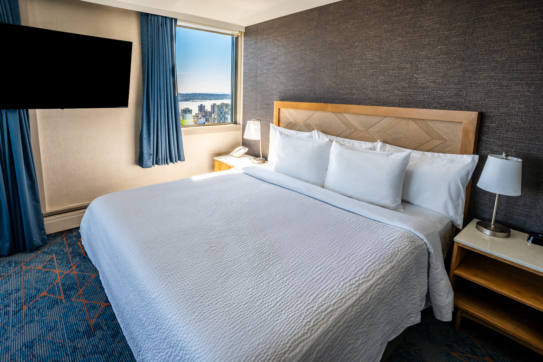 King Water View - Bed