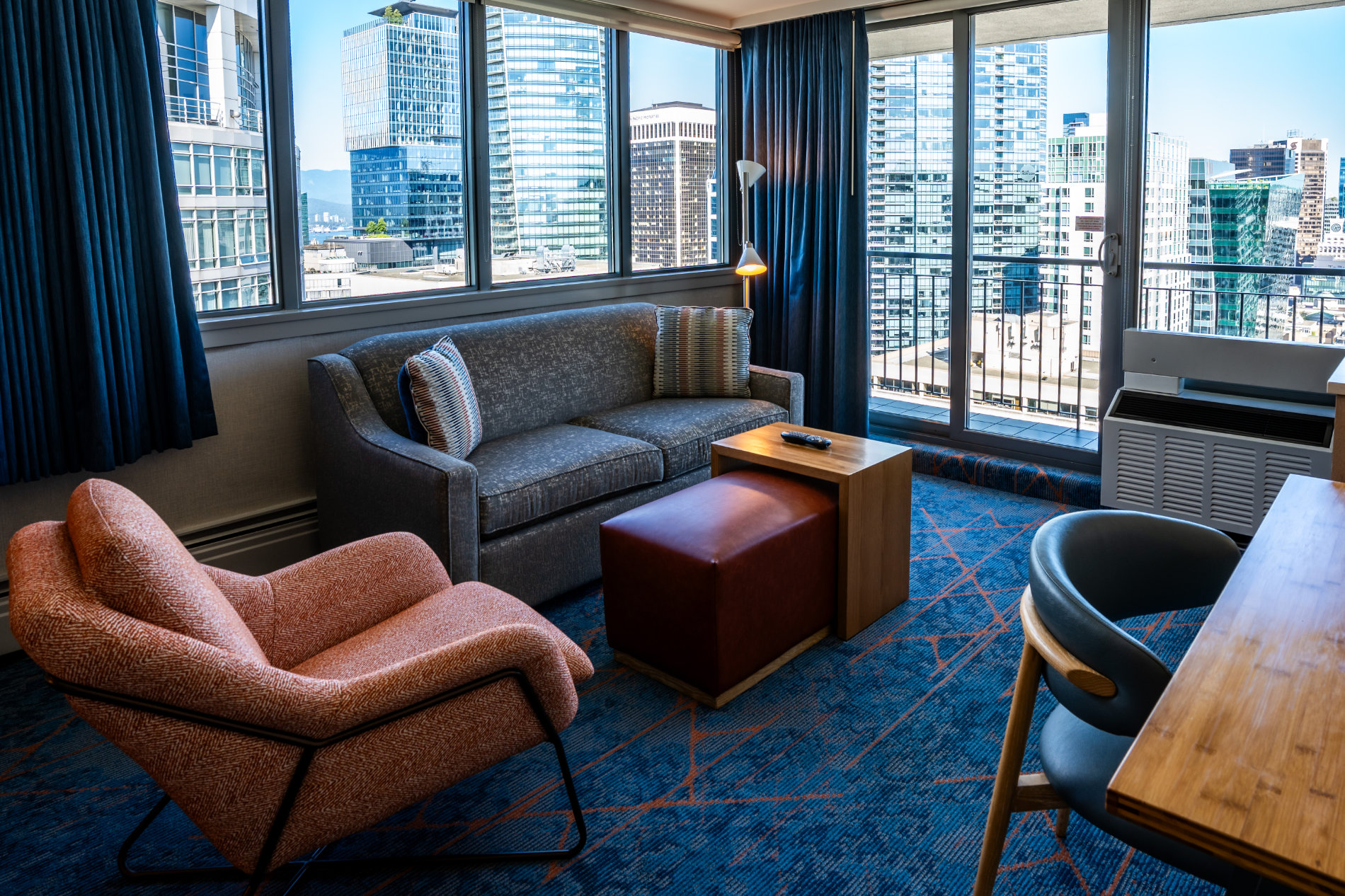 Private Bedroom Suite - seating area