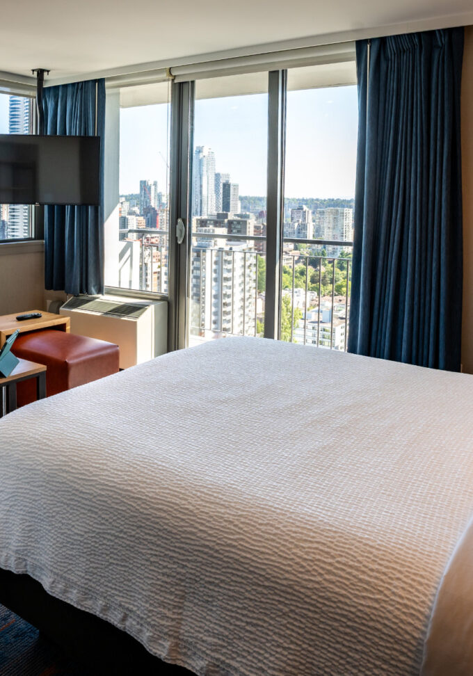Superior Queen Water View - view of bed