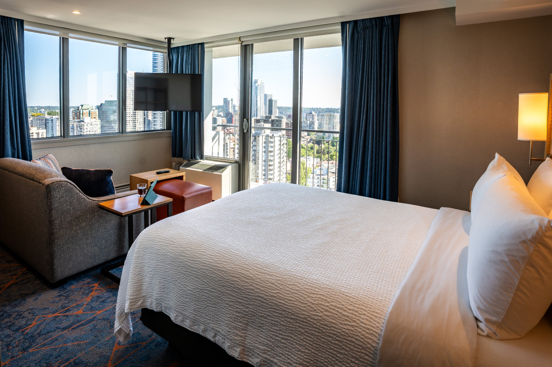 Superior Queen Water View - view of bed