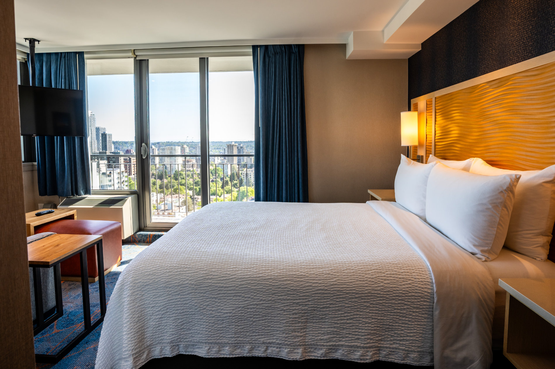 Superior Queen Water View - view of bed